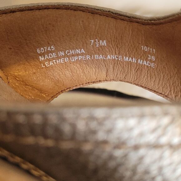 - Clark's Leather Artisian Sandals - Picture 5 of 10